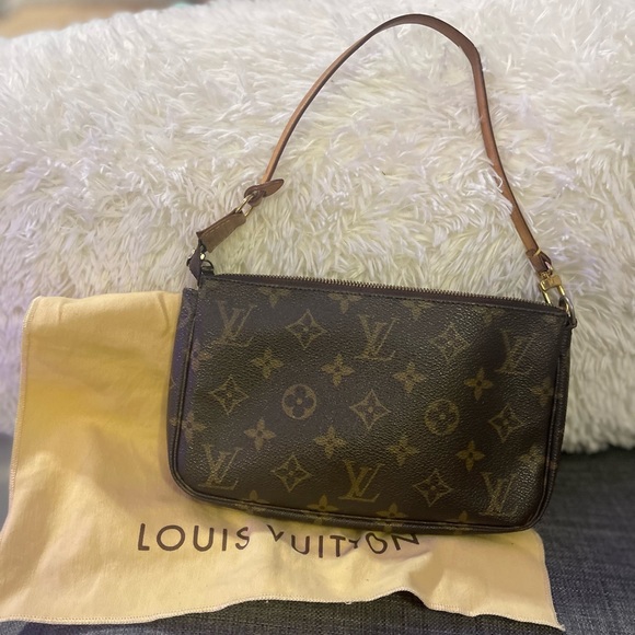 Pre-Loved Authentic LOUIS VUITTON Pochette Accessoires Monogram - Picture 2 of 11